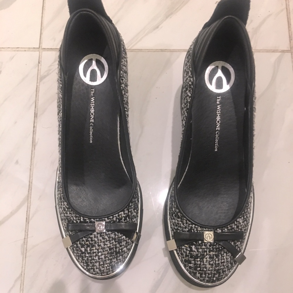 Brand new - wedge sneaker - Size 7